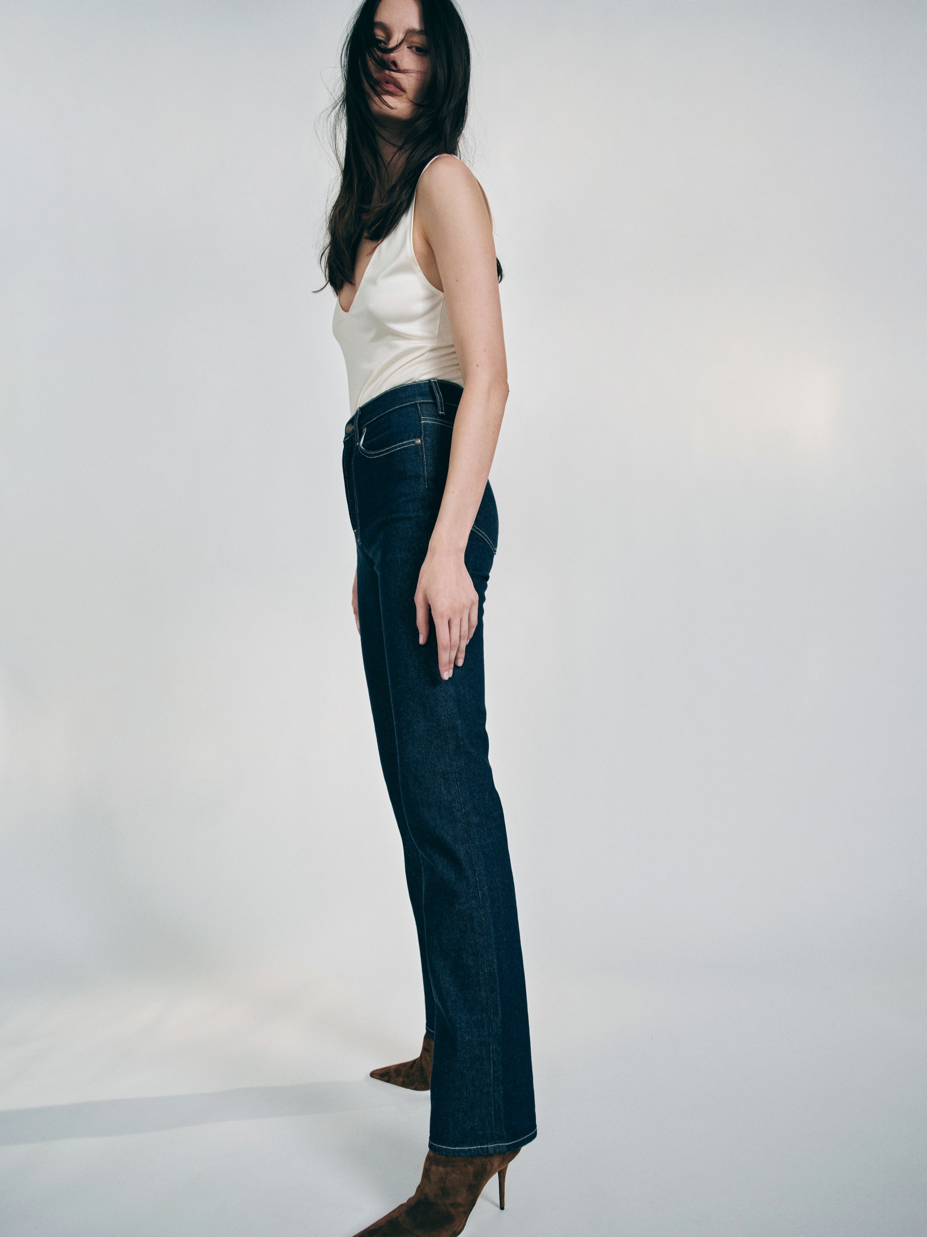 AFLALO Miller Jean – Deep Rinse Stretch Denim - Model Side