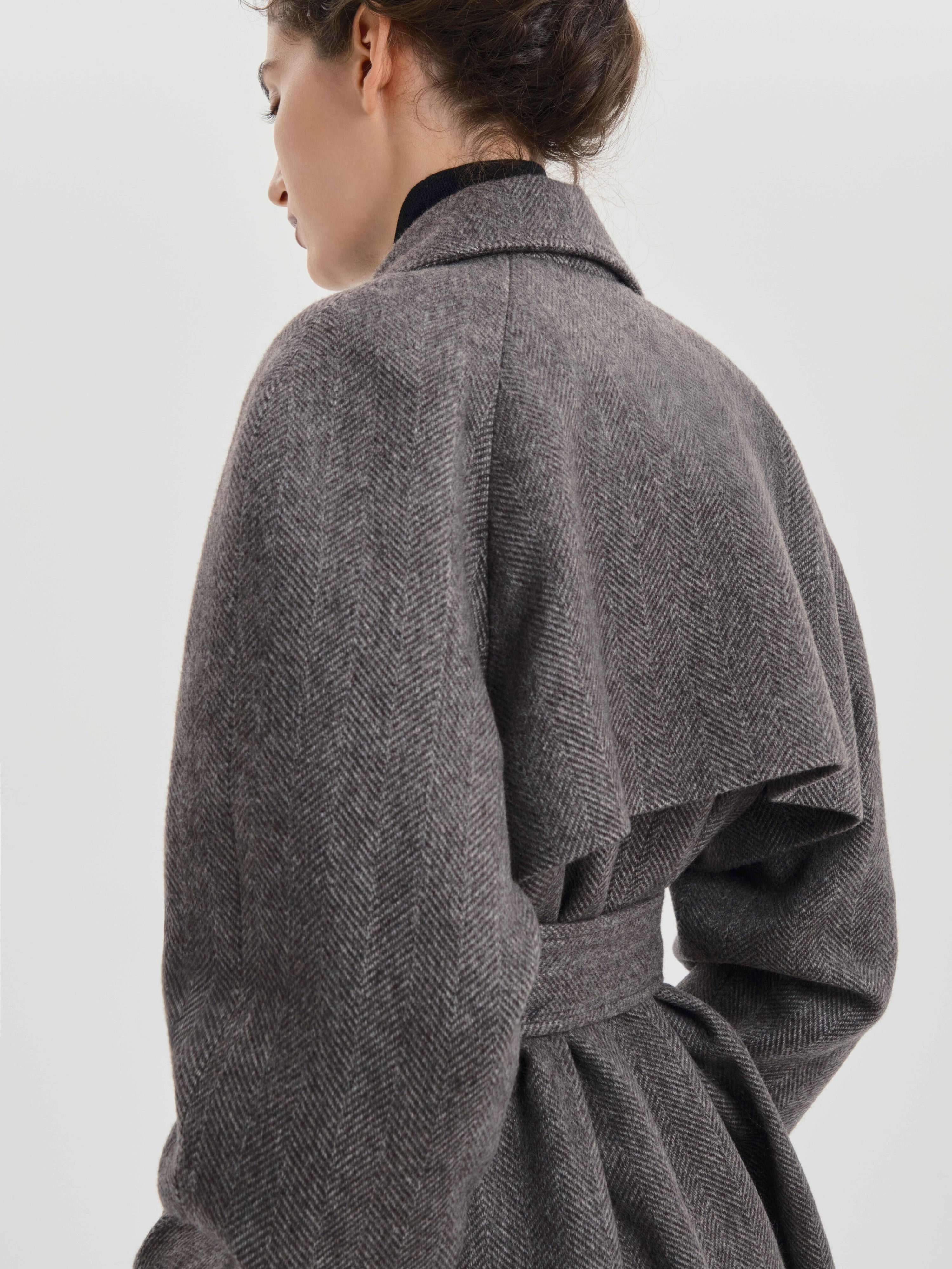 AFLALO Ellery Coat in Cashmere – Fawn Melange - Model Back Detail