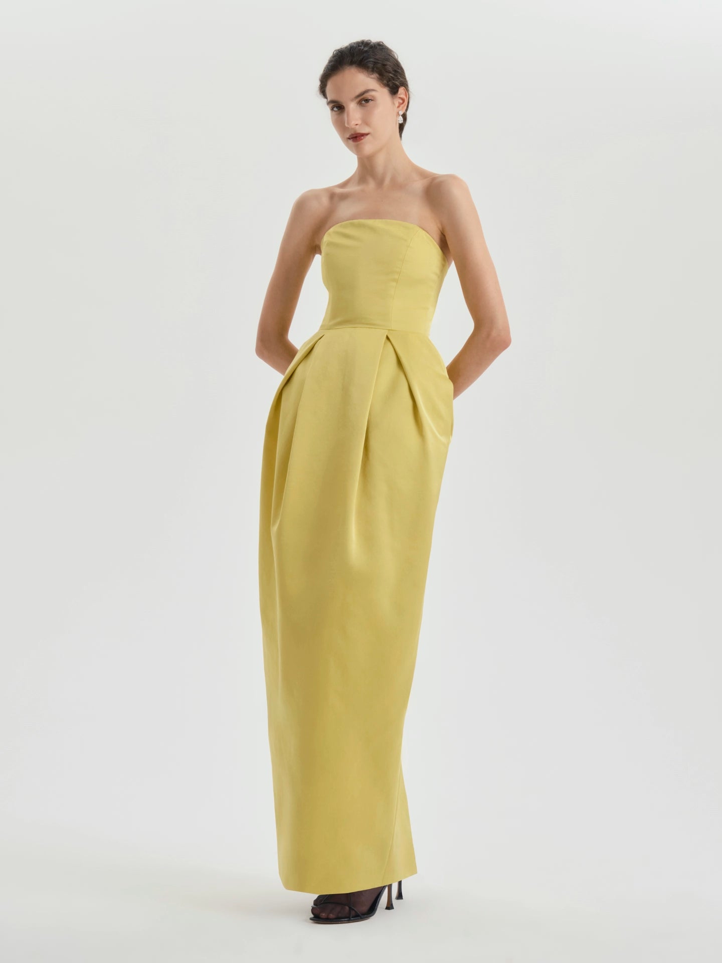 AFLALO Alune Dress in Wool Silk – Citron - Model Front